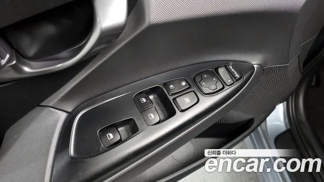Hyundai Veloster 2019 — фото 19