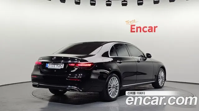 Mercedes-Benz E-Class 2022 — фото 2
