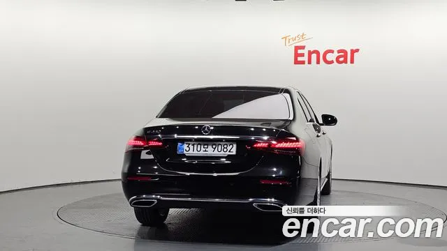 Mercedes-Benz E-Class 2022 — фото 4
