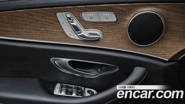 Mercedes-Benz E-Class 2022 — фото 12