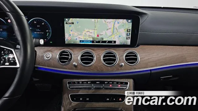 Mercedes-Benz E-Class 2022 — фото 14