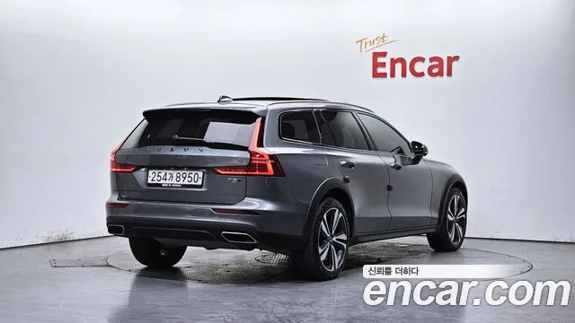 Volvo V60 2020 — фото 2