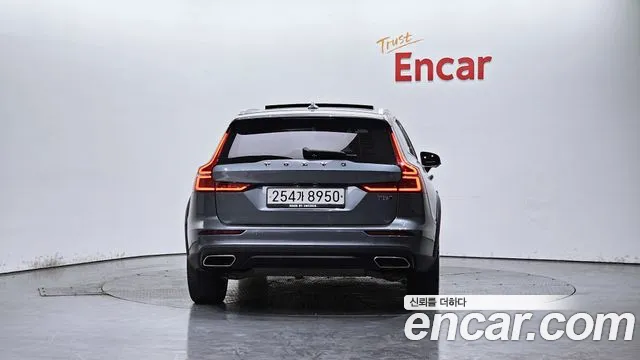 Volvo V60 2020 — фото 4