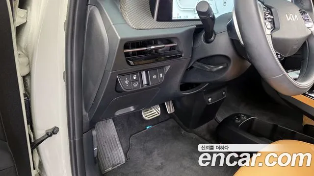Kia EV6 2022 — фото 17