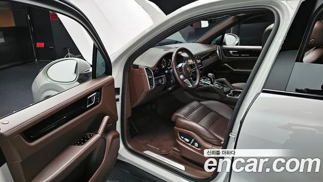 Porsche Cayenne 2021 — фото 11