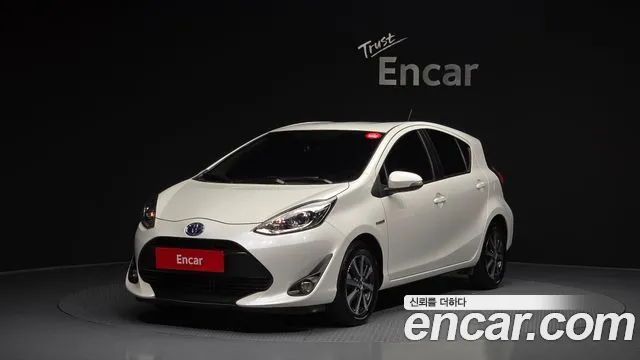Toyota Prius 2019 — фото 1