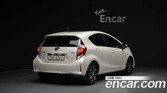 Toyota Prius 2019 — фото 2