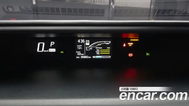 Toyota Prius 2019 — фото 8