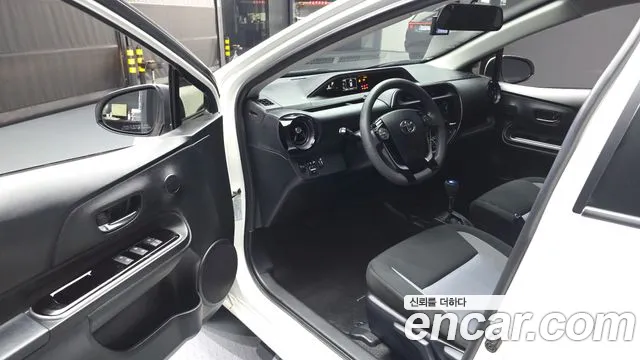 Toyota Prius 2019 — фото 10