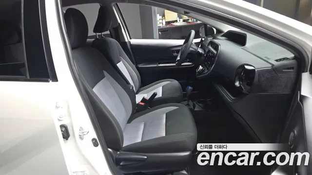 Toyota Prius 2019 — фото 11