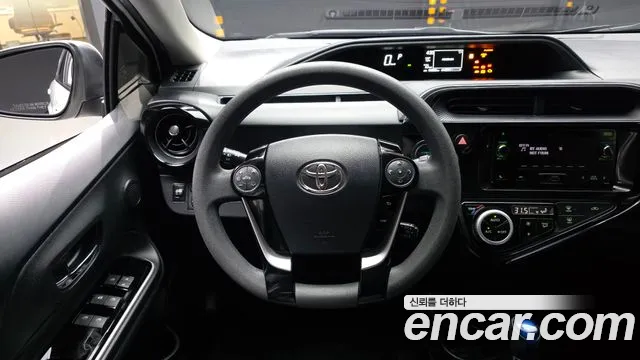 Toyota Prius 2019 — фото 13