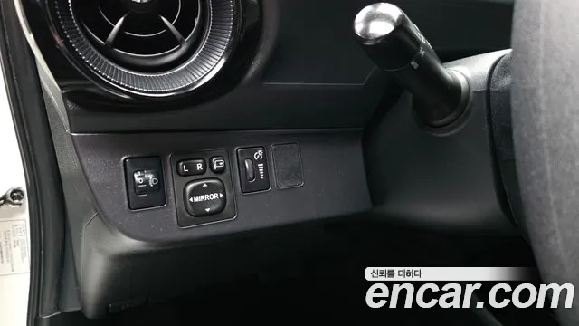 Toyota Prius 2019 — фото 17