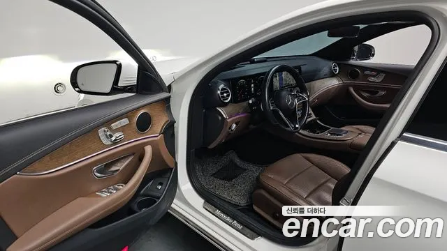 Mercedes-Benz E-Class 2021 — фото 11