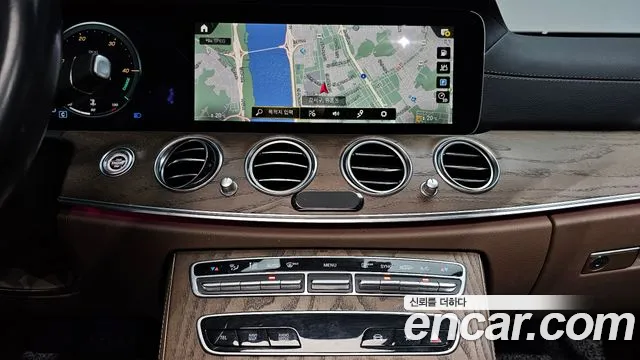 Mercedes-Benz E-Class 2021 — фото 14