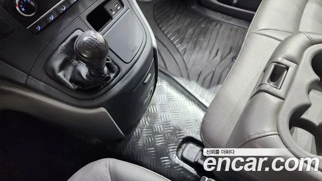 Hyundai Starex 2017 — фото 9