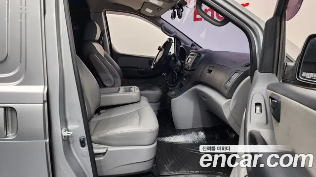 Hyundai Starex 2017 — фото 11
