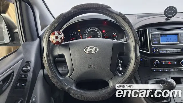Hyundai Starex 2017 — фото 13