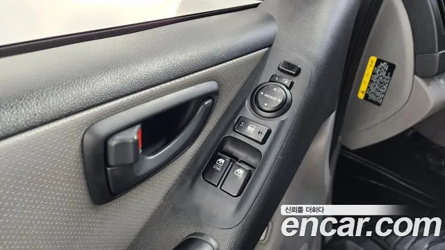Hyundai Starex 2017 — фото 14