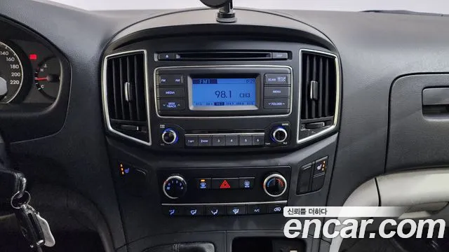 Hyundai Starex 2017 — фото 16
