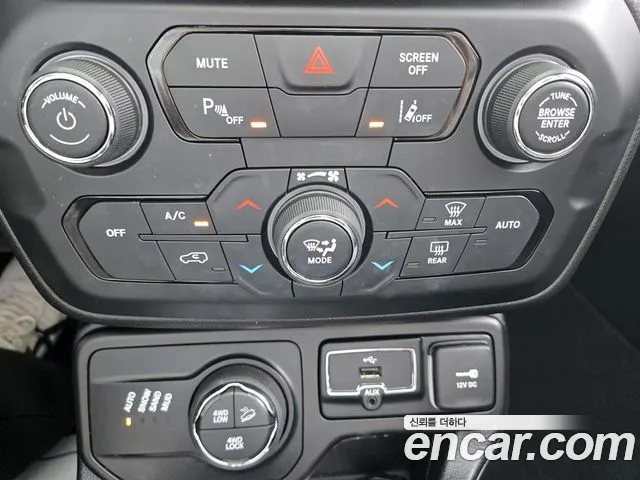 Jeep Renegade 2018 — фото 10