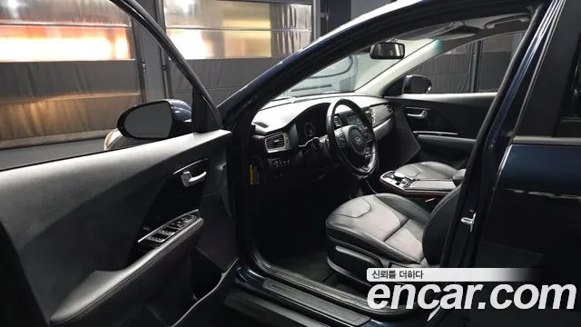 Kia Niro 2020 — фото 10