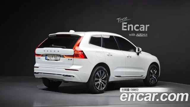 Volvo XC60 2022 — фото 2