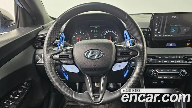 Hyundai Veloster 2021 — фото 15