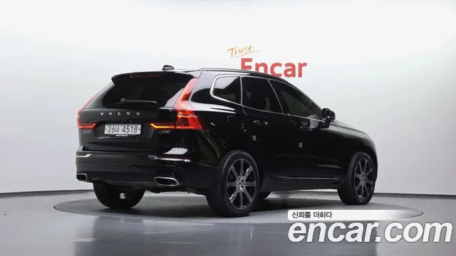 Volvo XC60 2019 — фото 1