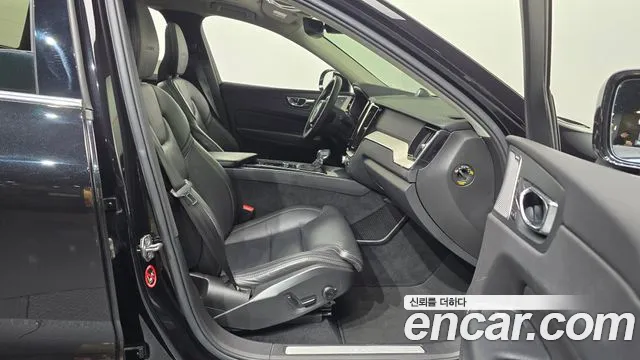 Volvo XC60 2019 — фото 10
