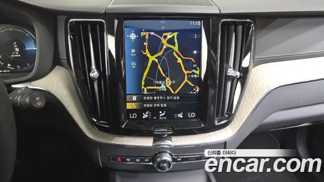 Volvo XC60 2019 — фото 13
