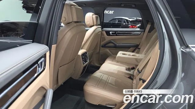 Porsche Cayenne 2019 — фото 12