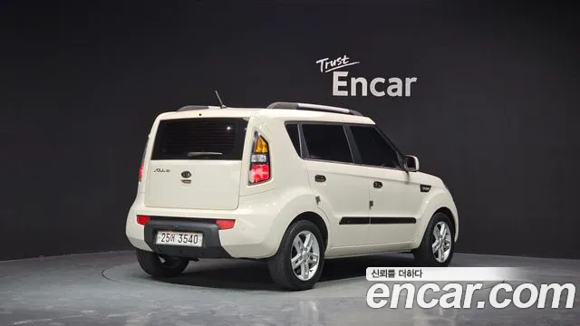 Kia Soul 2010 — фото 2
