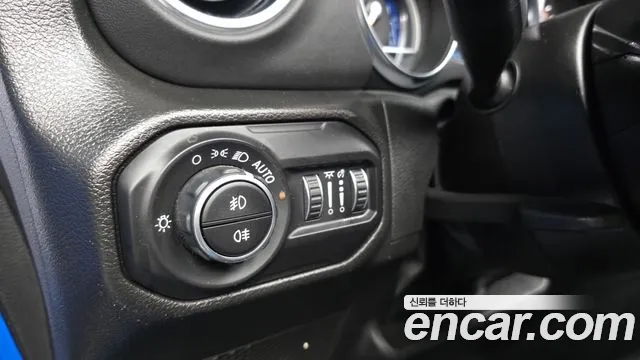 Jeep Wrangler 2022 — фото 18