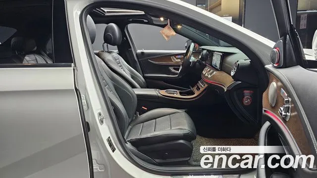 Mercedes-Benz E-Class 2021 — фото 10