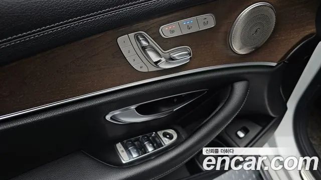 Mercedes-Benz E-Class 2021 — фото 16