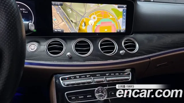 Mercedes-Benz E-Class 2018 — фото 14