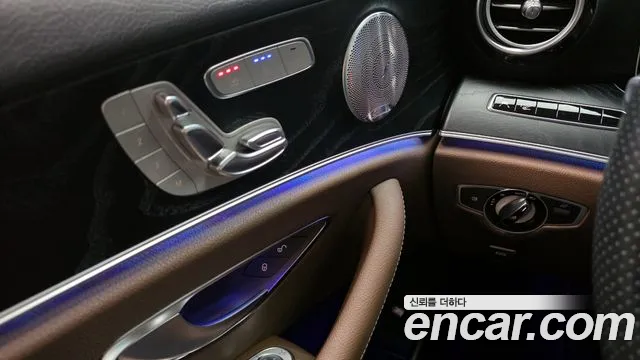 Mercedes-Benz E-Class 2018 — фото 18