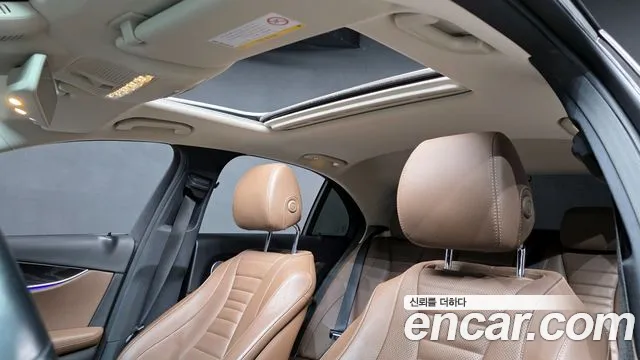 Mercedes-Benz E-Class 2018 — фото 19