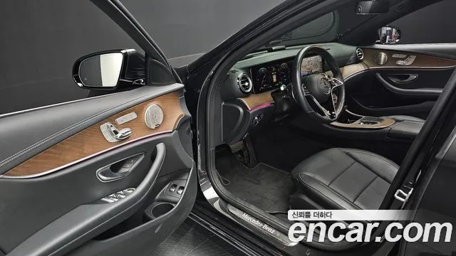 Mercedes-Benz E-Class 2021 — фото 11