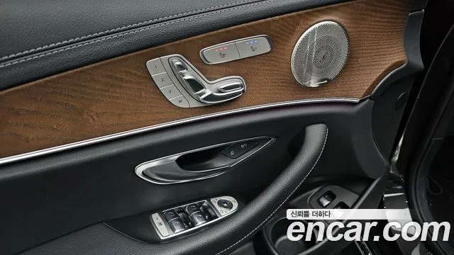 Mercedes-Benz E-Class 2021 — фото 17