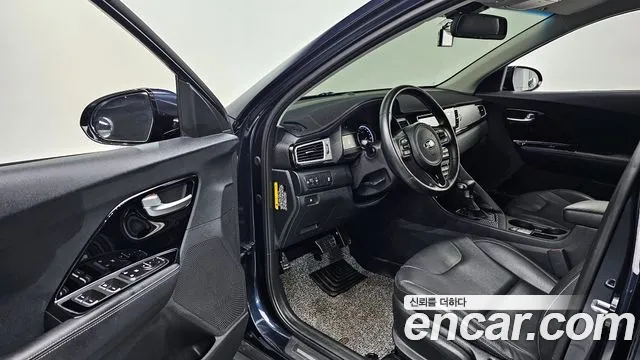Kia Niro 2017 — фото 11
