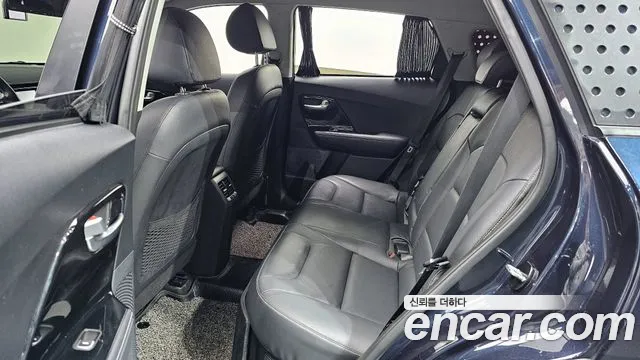Kia Niro 2017 — фото 12