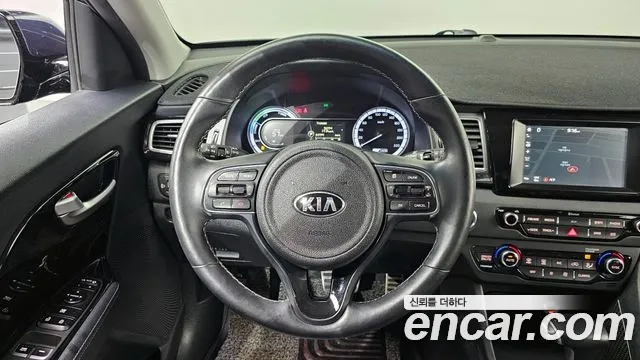 Kia Niro 2017 — фото 13