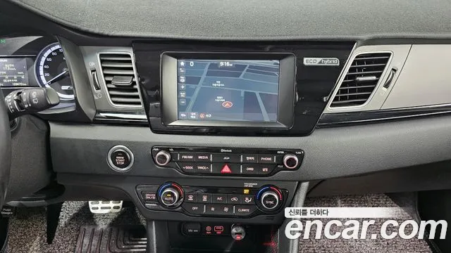 Kia Niro 2017 — фото 15