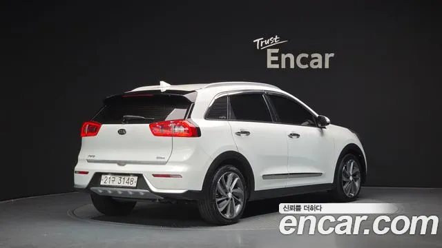 Kia Niro 2018 — фото 2