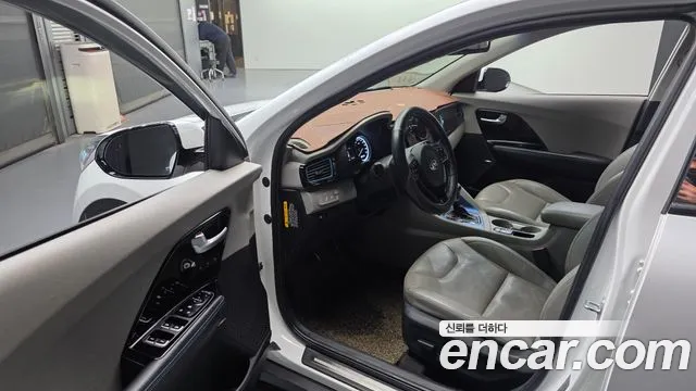 Kia Niro 2018 — фото 10