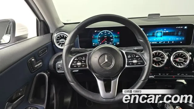 Mercedes-Benz A-Class 2020 — фото 13