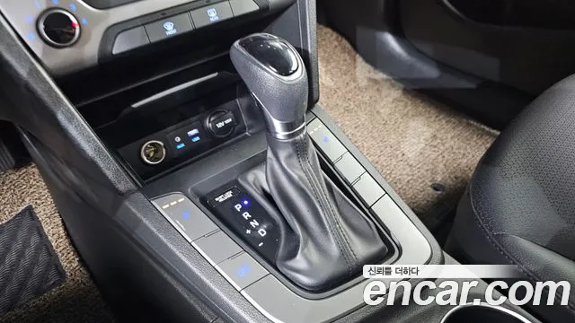 Hyundai AVANTE 2018 — фото 9