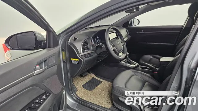 Hyundai AVANTE 2018 — фото 10