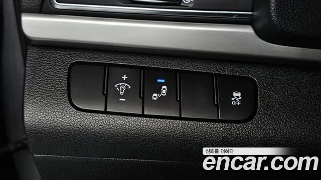 Hyundai AVANTE 2018 — фото 14